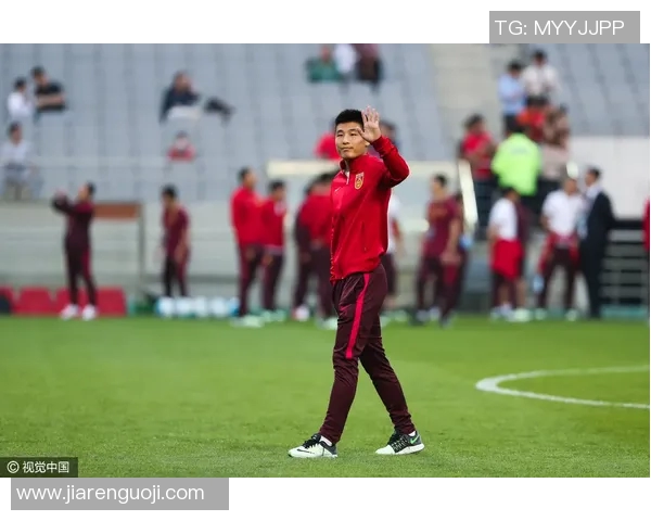 越南足球明星在决赛中展现风采引领球队追逐荣耀之路