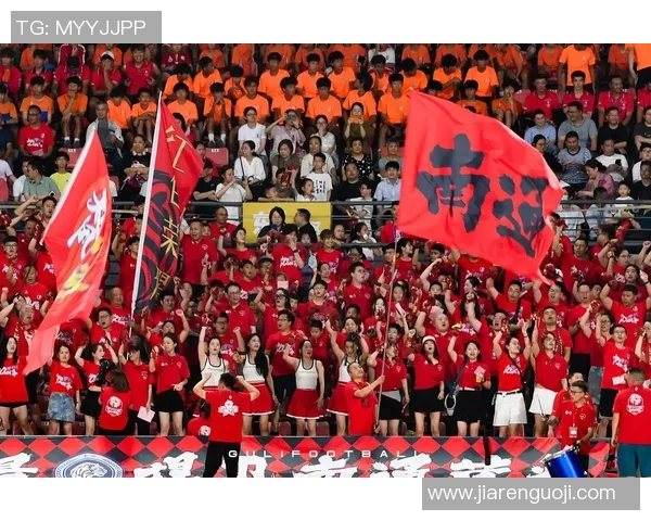 足球明星与粉丝亲密互动的背后故事与感人瞬间分享