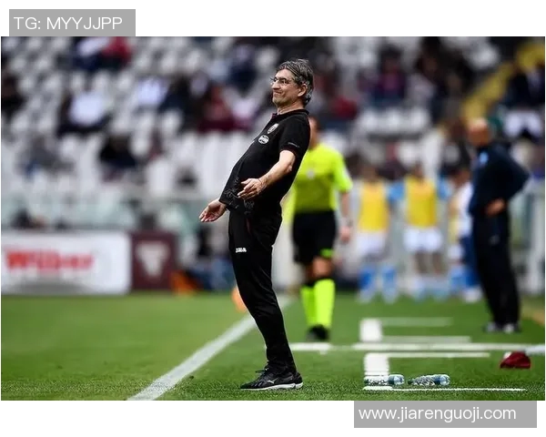 足球明星在比赛中泪洒球场的感人瞬间展现了运动员的激情与坚持